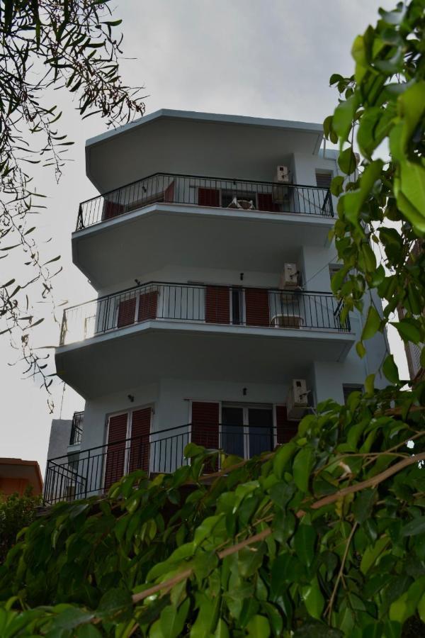 Bob'S Apartments Tolón Buitenkant foto
